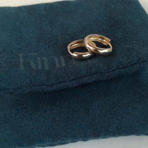 Kinn Mini Hoop Huggie Earrings